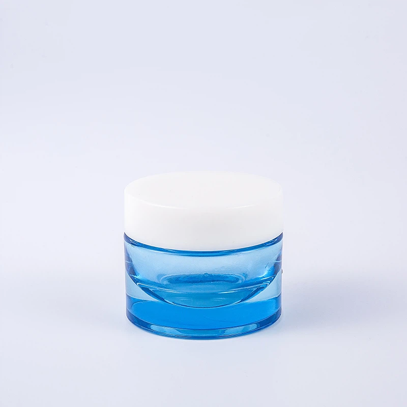 ขวดเครื่องสำอางแก้วที่มีฝาปิด